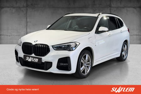 BMW X1 xDrive25e Topputstyrt plug-in hybrid med 4x4 og panoramatak