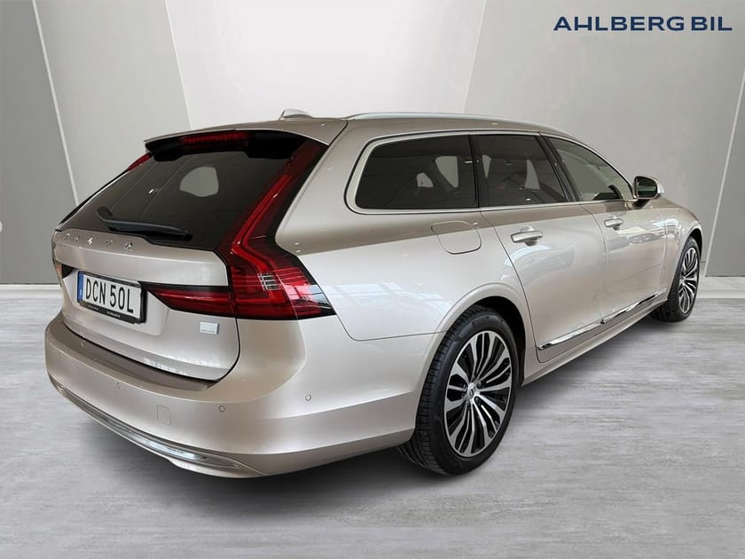 Bild 5 av Volvo V90 Recharge T6 Core Edition II, Ljuspaket, Parkeringskamera 360, Baklucka Elmanövrerad, Google Maps