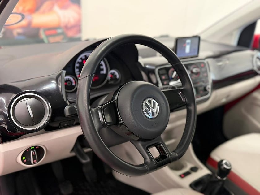Bild 2 av Volkswagen up! 5-dörrar 1.0 MPI high Euro 5 Låg mil! Taklucka!!