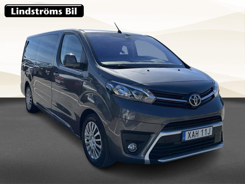 Bild 1 av Toyota Proace Verso SHUTTLE LONG 2,0 D ADBLUE 180 HK S&S Diesel 2.0 177hk 9-sitsig V-hjul