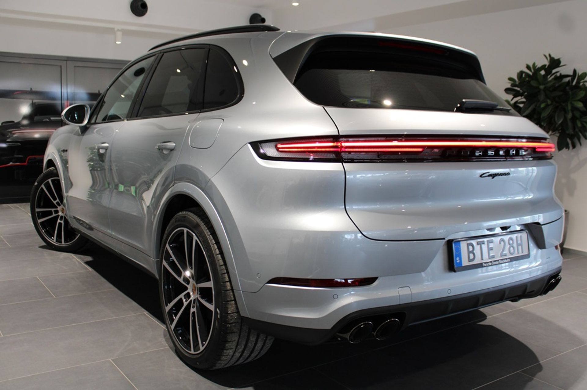 Porsche Cayenne E-Hybrid 2026, photo 2/28