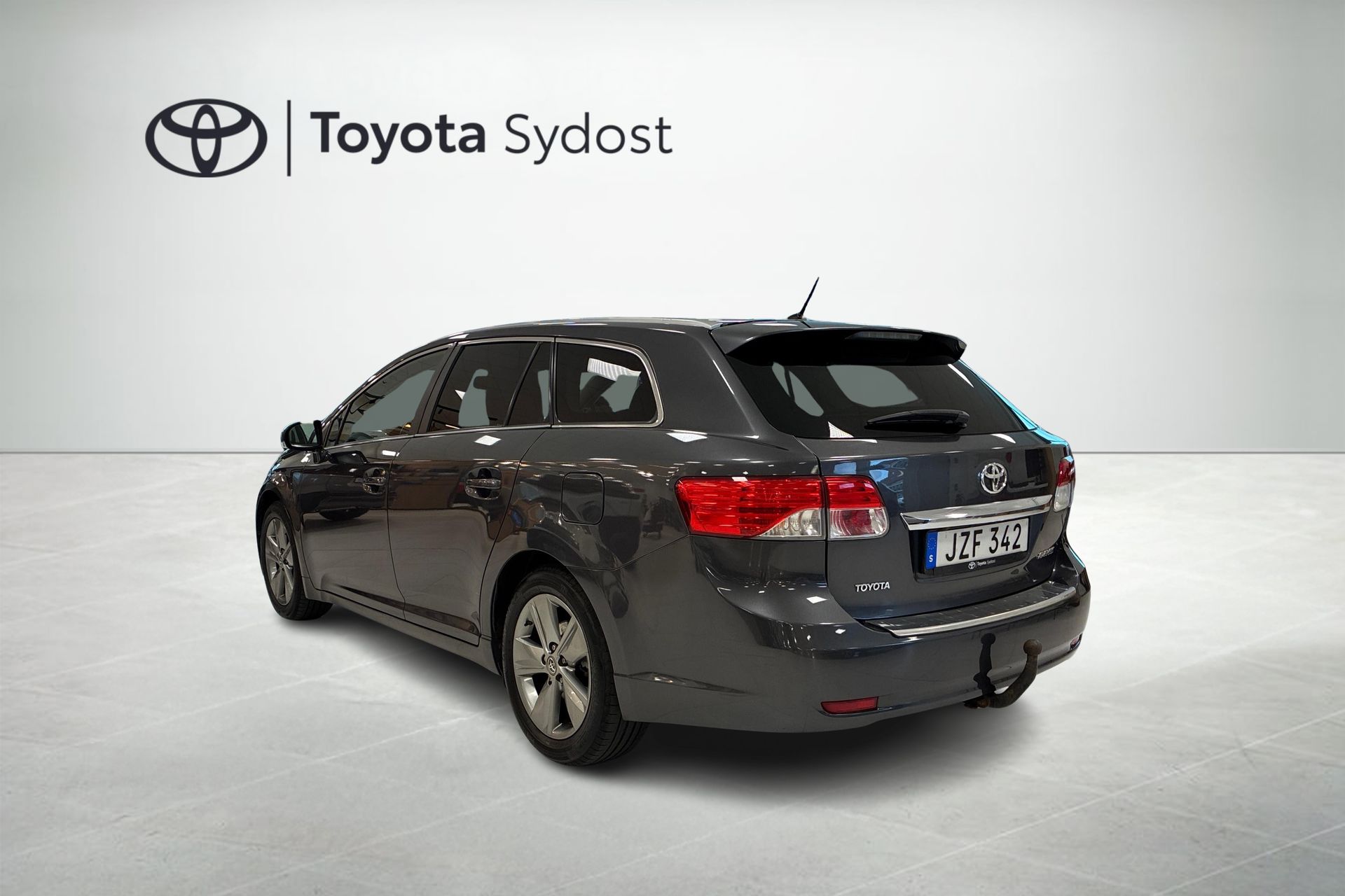 Toyota Avensis Kombi 1.8 Valvematic 2014, bild 2/10