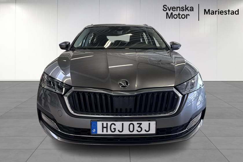 Bild 2 av Škoda Octavia Kombi Style 1.0 TSI e-TEC DSG / Cockpit / Adaptiv farthållare / Backkamera