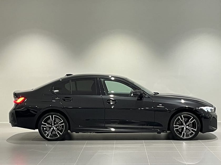 Bild 3 av BMW 330e Sedan M Sport Drag Adpt Farth HiFi Backkamera Rattvärme