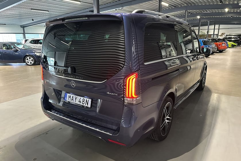 Bild 4 av Mercedes-Benz V 300d 4MATIC 3.2t AMG 360-kamera Värmare Burmester Navi Drag