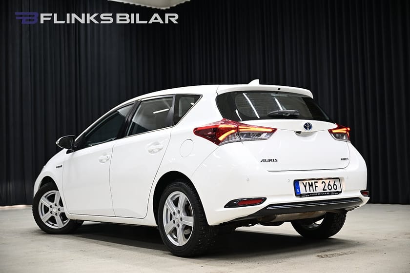 Bild 4 av Toyota Auris Hybrid 136HK Automat|GPS|Backkamera|EnÄgare|S&V-Hjul