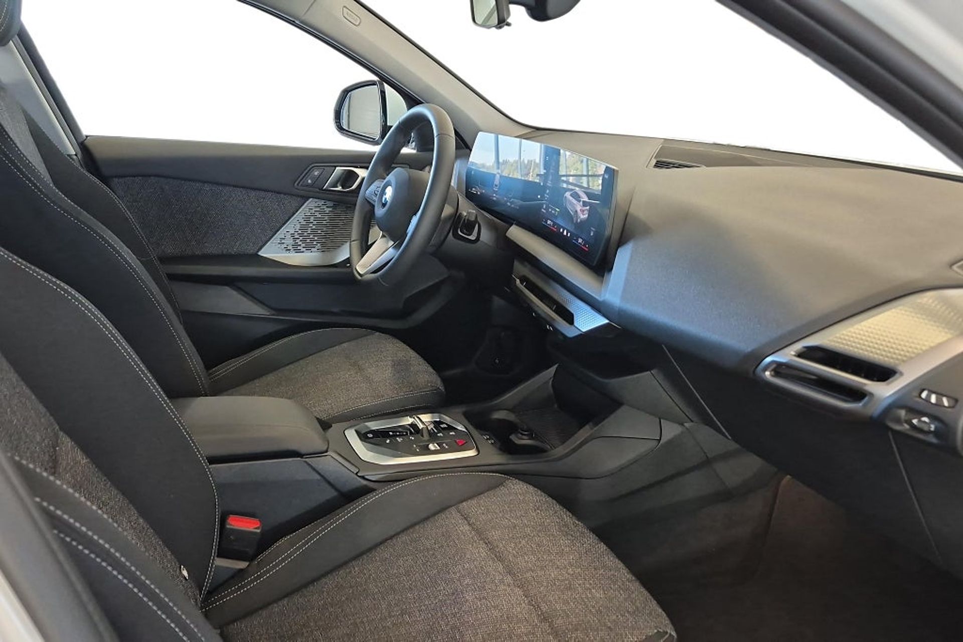 BMW 120 2026, bild 6/10