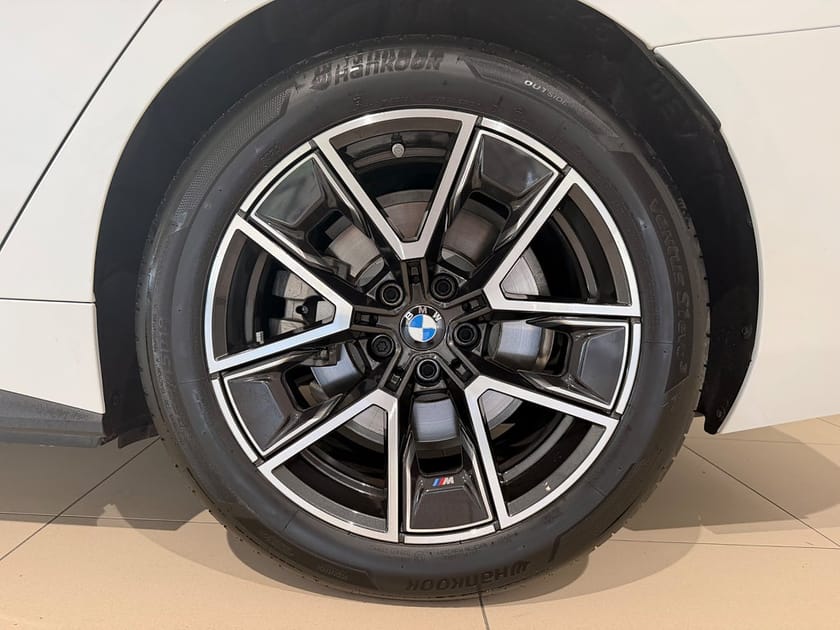 Bild 3 av BMW i4 eDrive40 Gran Coupé eDrive40, M-Sport, Drag, Värmare, Navigation