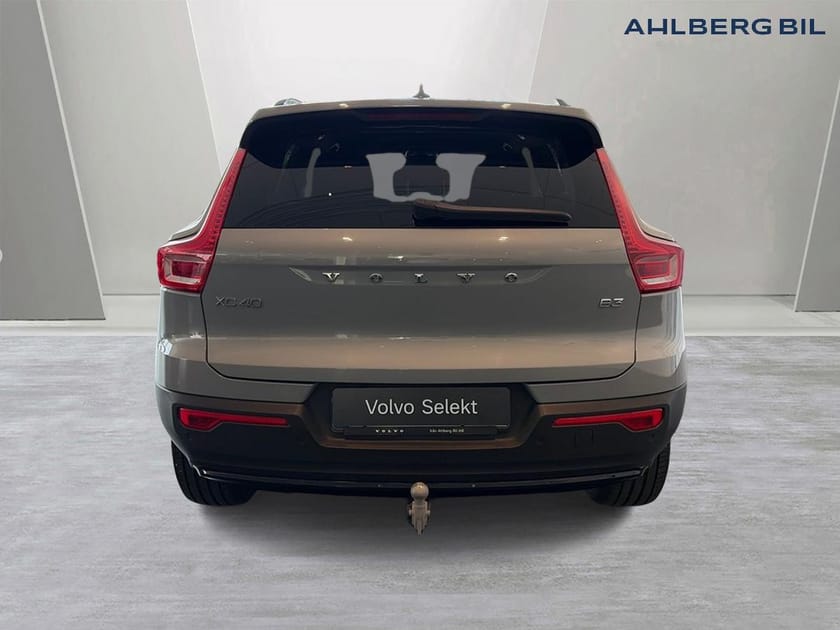 Bild 4 av Volvo XC40 B3 FWD Bensin Plus Dark. Backkamera, Navi, Adaptiv farthållare,  Programmerbar bränslevärm,  Rattvärme