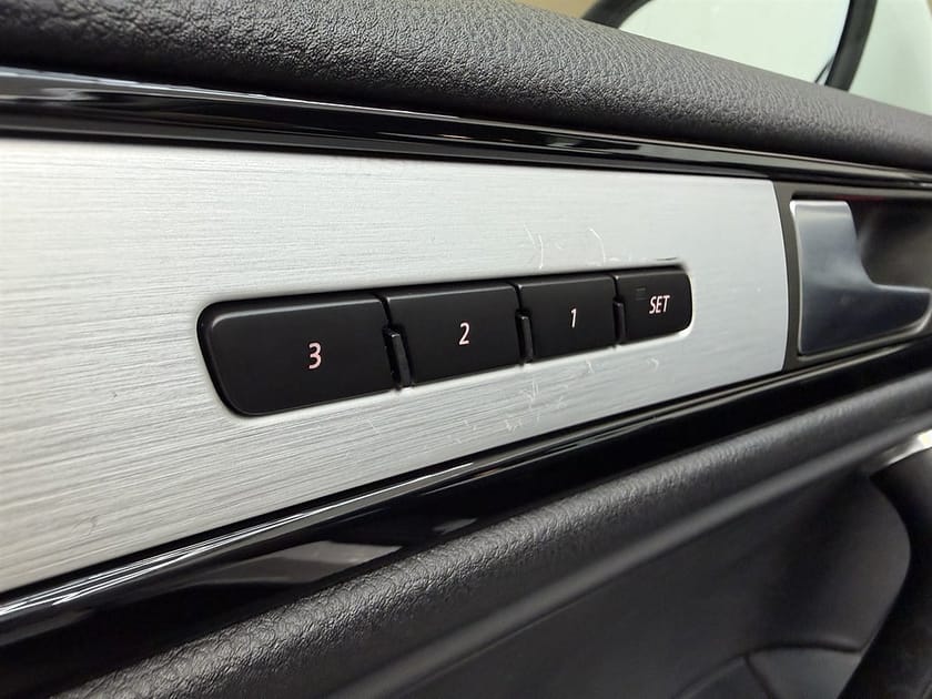 Bild 5 av Volkswagen Touareg 3.0 V6 TDI 4M 245hk R-Line Navi/360kamera/Läder/Krok/Luftf/Keyle