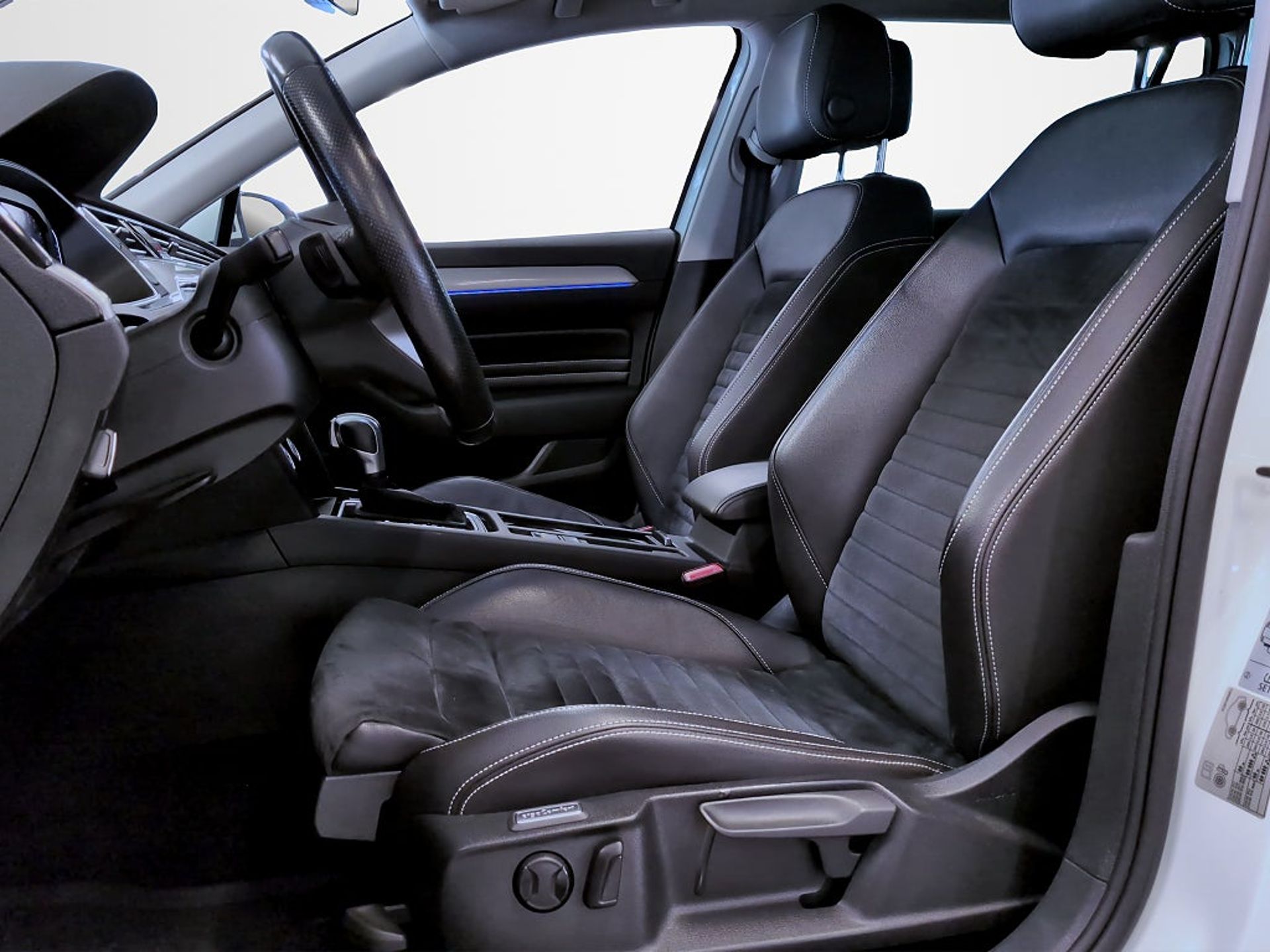 Volkswagen Passat 2020, photo 7/10
