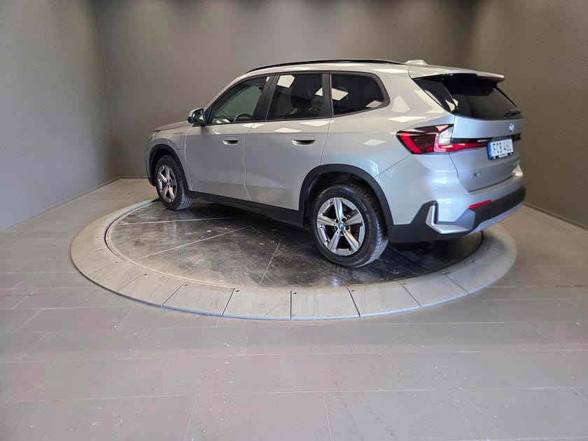 Bild 3 av BMW X1 xDrive25e Dragkrok Elstol förare HK Ljud Backkamera