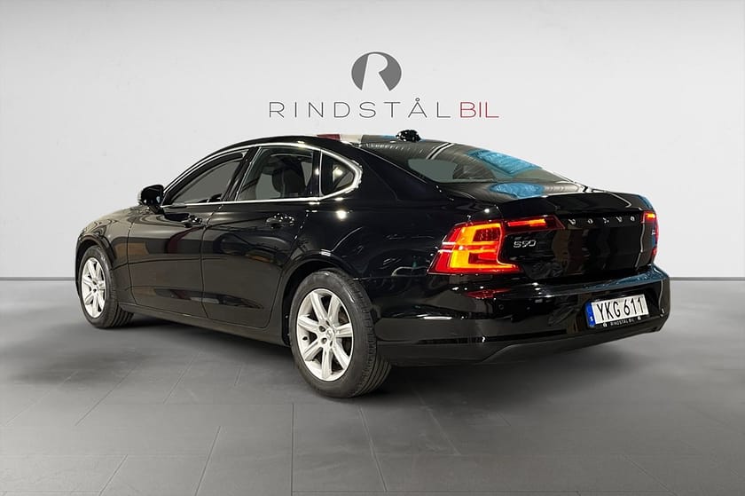 Bild 5 av Volvo S90 D3 150 HK KINETIC D-VÄRM PDC NYSERV NYBES 2BRUKARE 17"