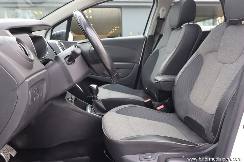 Bild 4 av Renault Captur Energy TCe 120 FWD 120hk Navi Backkamera Glastak Svensksåld