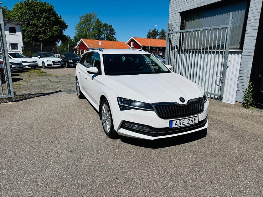 Bild 1 av Škoda Superb iV Kombi Skoda 1.4 TSI 218HK STYLE BUSINESS EDITION / DRAG
