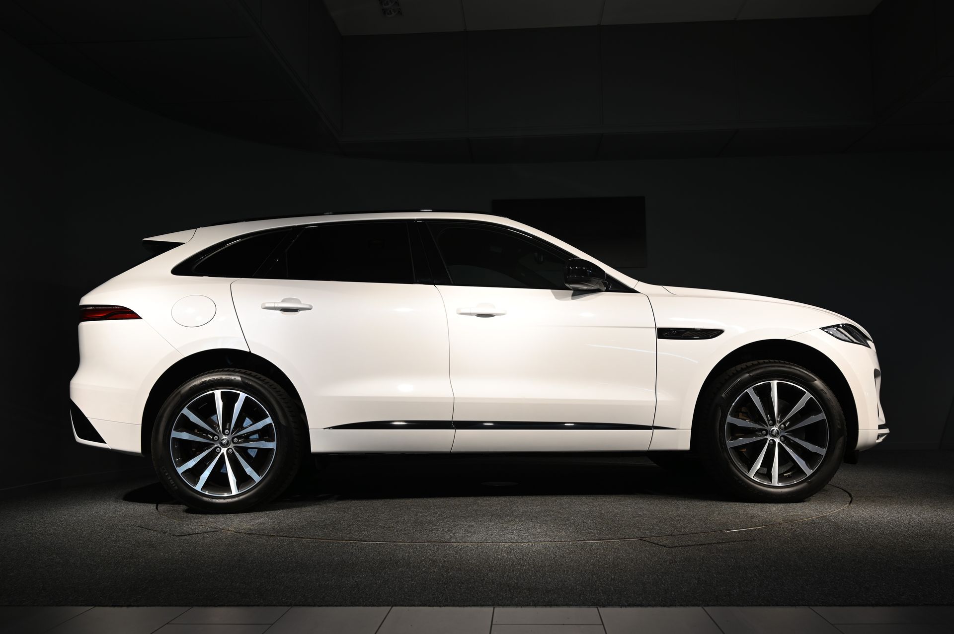 Jaguar F-Pace P400e PHEV 2024, bild 7/21