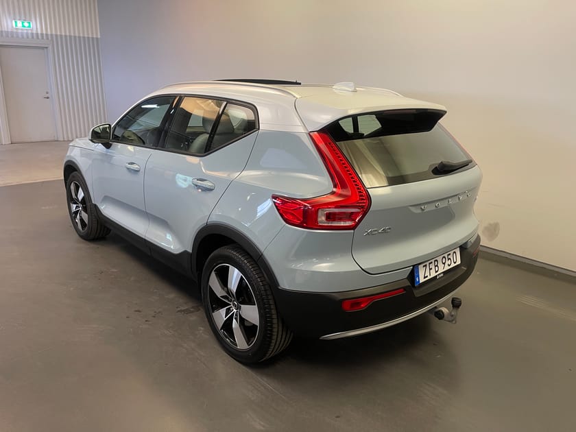 Bild 4 av Volvo XC40 D4 AWD Momentum / Läder / Panoramaglas tak / Navigation /