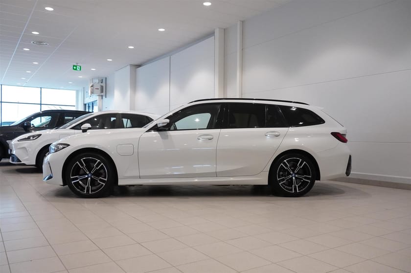Bild 3 av BMW 330e xDrive Touring M-Sport Drag HiFi