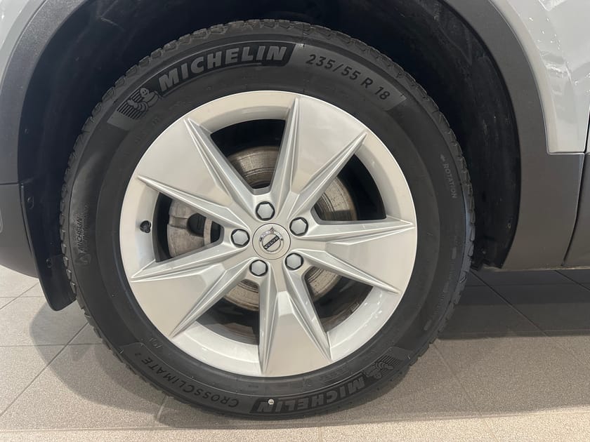 Bild 3 av Volvo XC40 B4 FWD Bensin Core SE / Sensorer bak/ Navigation / Backkamera / Dragkrok /