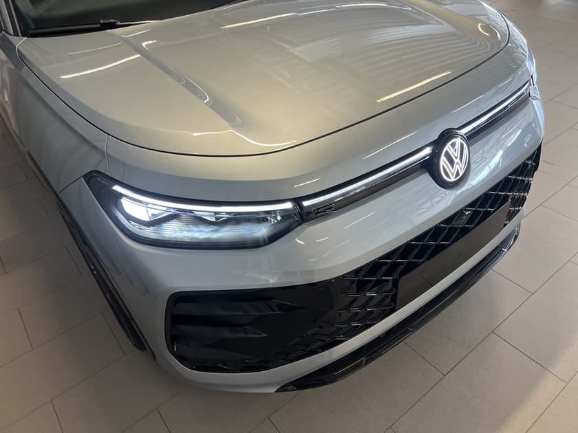 Bild 3 av Volkswagen Tayron eHybrid R-LINE 272 HK Drag Black Style