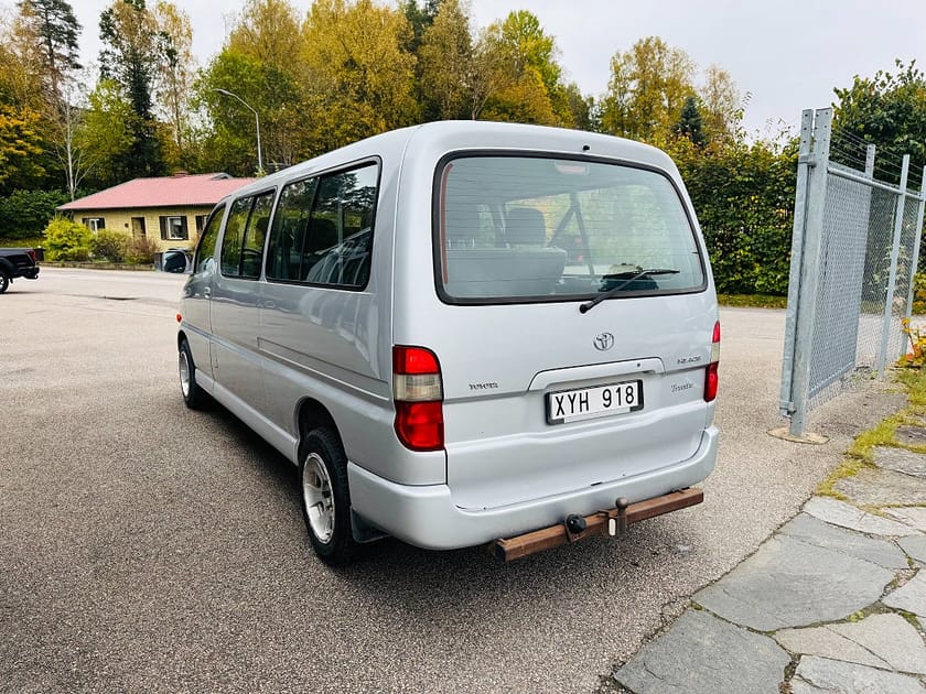 Bild 4 av Toyota HiAce Minibuss