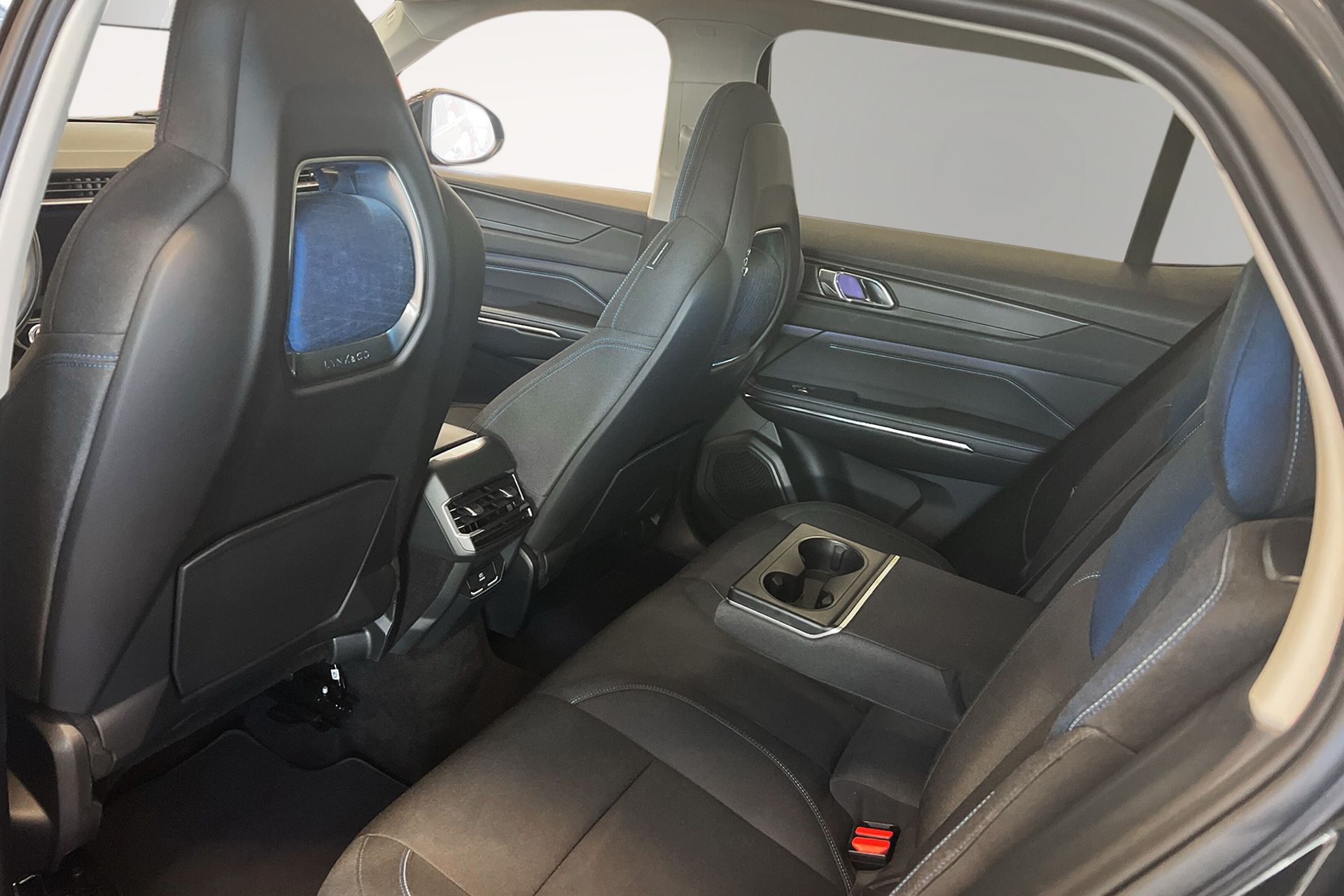 Lynk & Co 01 PHEV 2021, bild 7/10