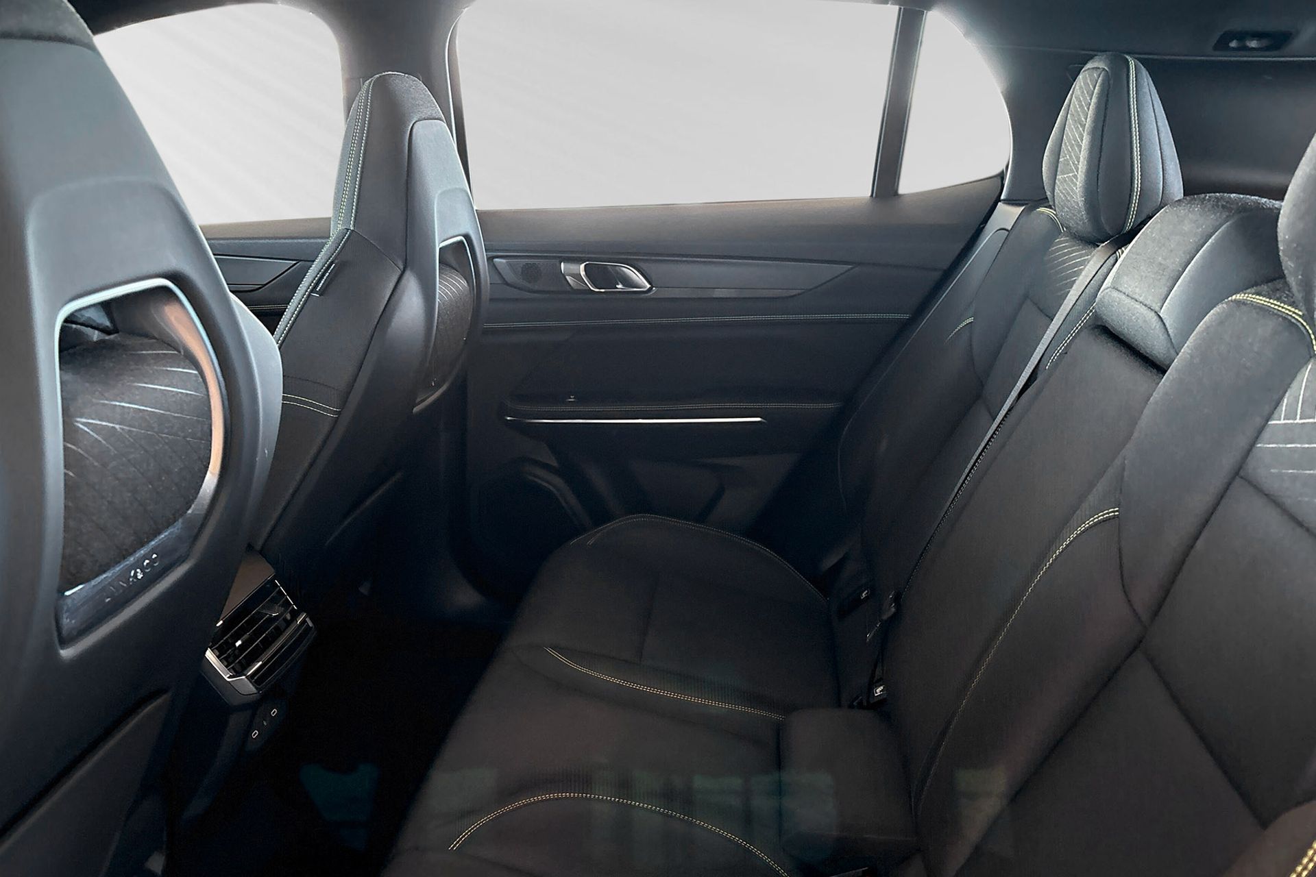Lynk & Co 01 PHEV 2025, bild 7/10