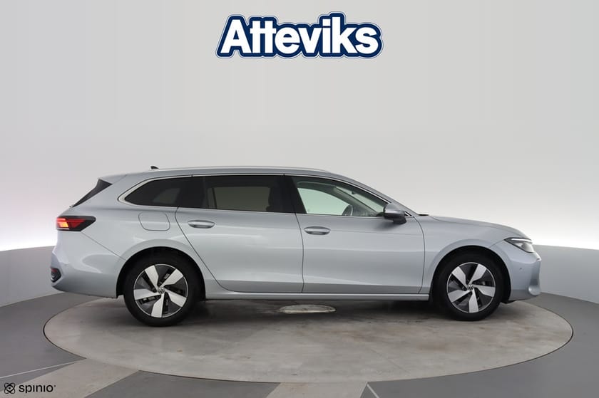 Bild 2 av Volkswagen Passat Sportscombi eTSI DSG Edition Drag Kamera Keyless P-Värm El-Luc
