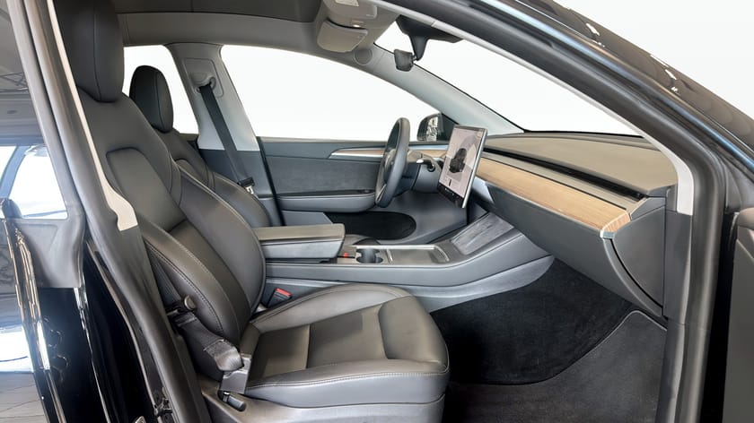 Bild 3 av Tesla Model Y Long Range AWD (514hk) DRAG / MOMS / PANO