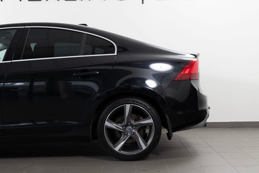 Bild 5 av Volvo S60 D5 Manuell 215hk R-design Läder/18"/El stol/Dragkrok