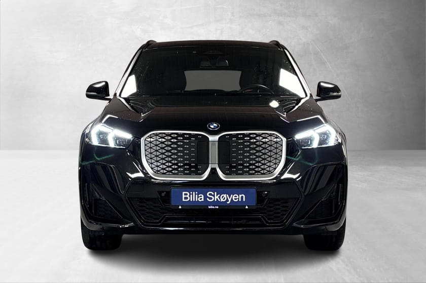 Bilde 2 av BMW iX1 xDrive30 Fully Charged M-Sport, H/K, ComfAcc, ACC, HUD