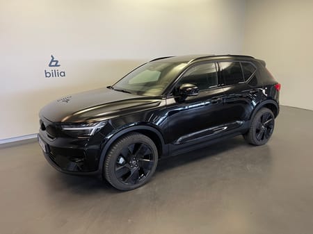 Volvo EX40 Twin Motor Performance Ultra Black / Dragkrok / Tonade rutor / Panoramaglas tak /