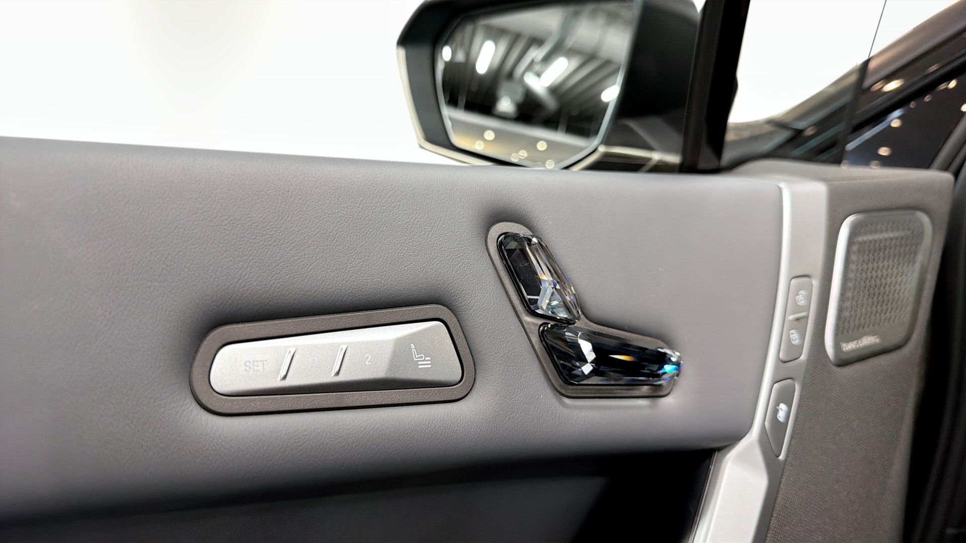 BMW iX xDrive60, 544ps, 2026