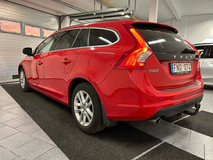 Bild 4 av Volvo V60 D4 AWD 163 Geartronic Momentum Drag Euro 5