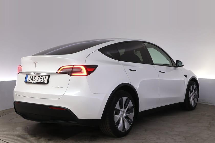 Bild 5 av Tesla Model Y Long Range AWD Autopilot Pano Drag