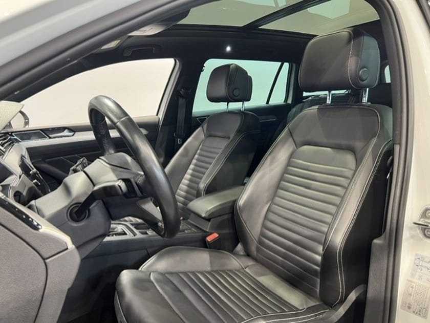 Bild 4 av Volkswagen Passat Sportscombi 2.0 TDI 200 HK 4Motion DSG KAMREMBYTT DRAG KAMERA