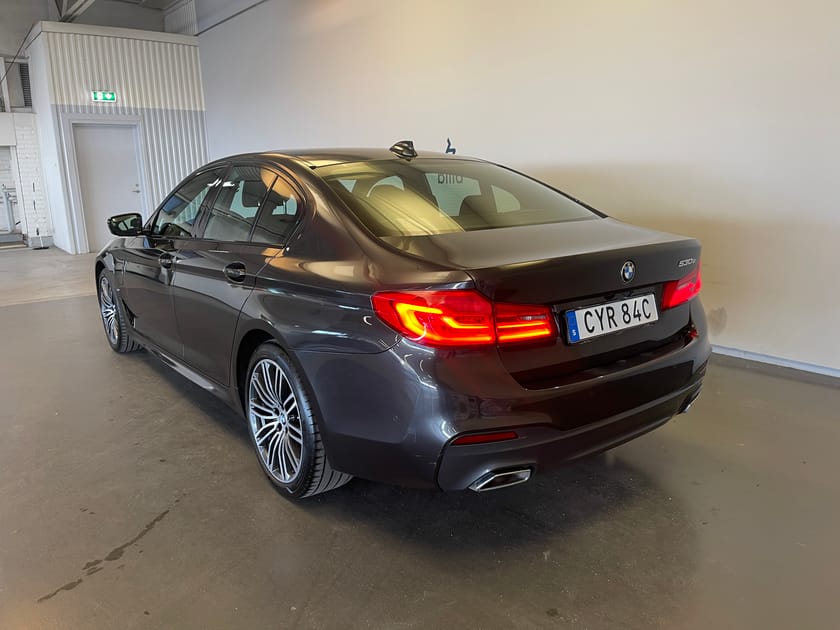 Bild 3 av BMW 530e xDrive iPerformance Sedan M-sport / Panorama/ Navigation/ 360 Kamera/