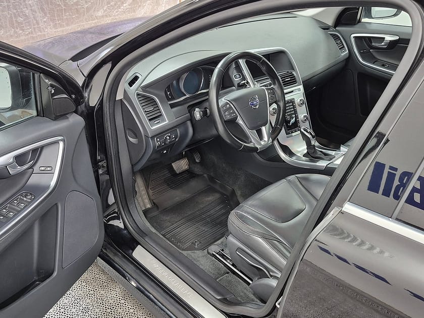 Bild 2 av Volvo XC60 AWD D4 190HK 4x4 Ocean Race