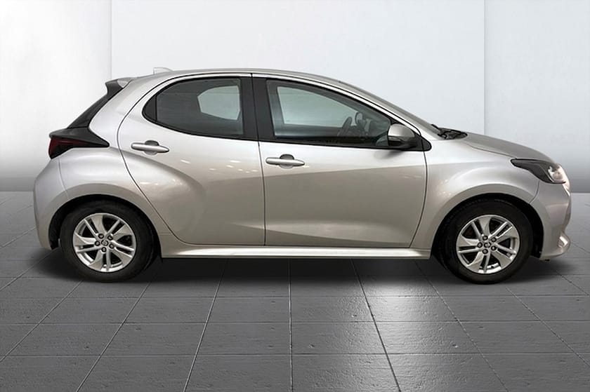 Bild 4 av Toyota Yaris Hybrid Aut Kamera Filassist Rattvärme MOMS 116hk