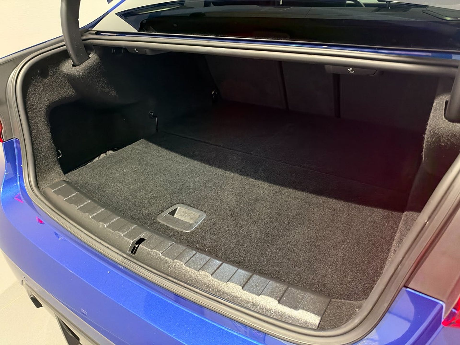 BMW 330 2025, bild 6/10