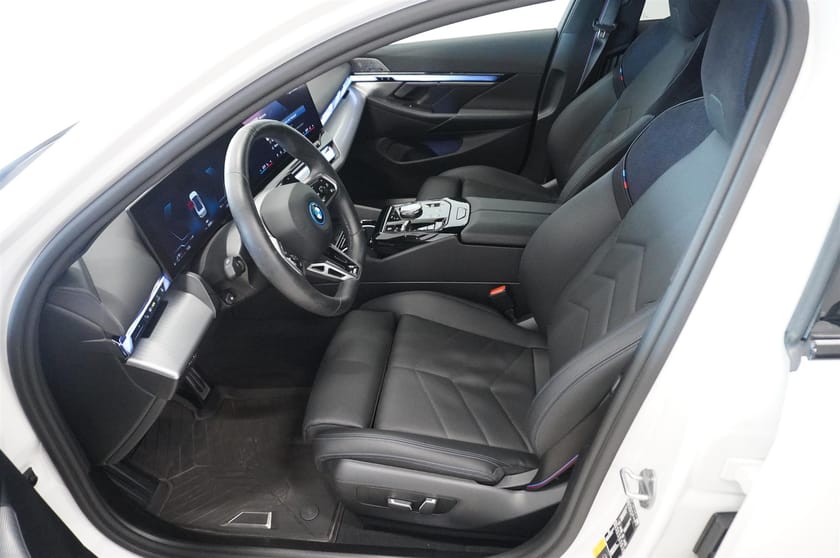 Bild 2 av BMW 550e xDrive Sedan M-Sport Pro Comfort 490hk