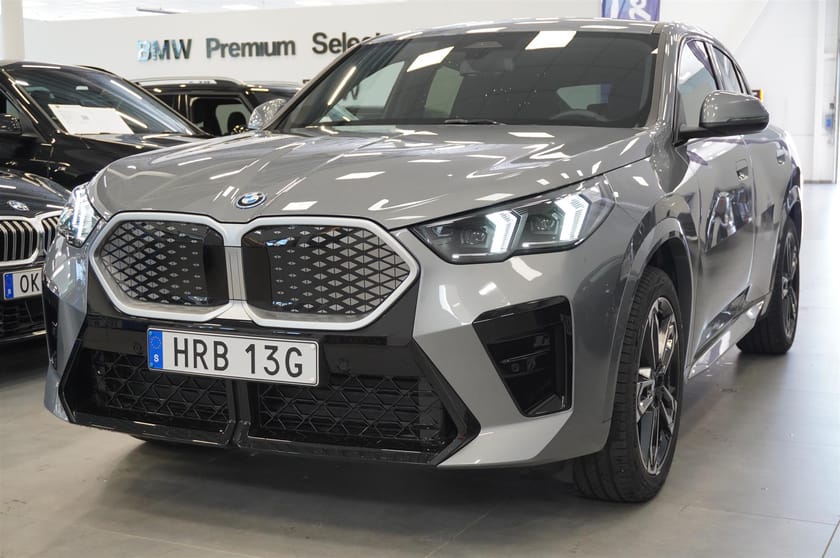 Bild 2 av BMW iX2 xDrive30 M-Sport Adaptiv F Backkamera Rattvärme Drag