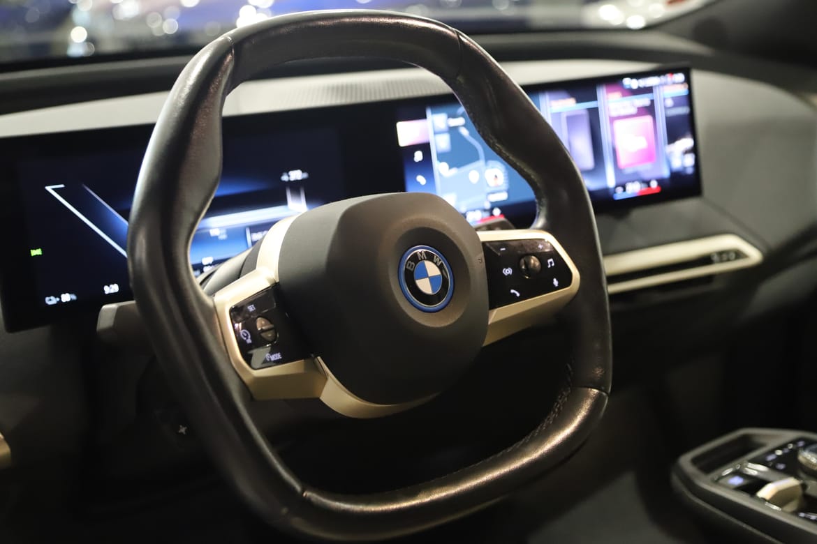 BMW iX xDrive40, 326ps, 2023