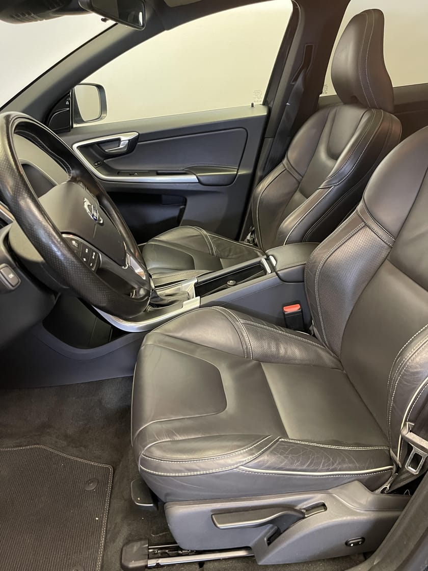 Bild 5 av Volvo XC60 D4 AWD Classic R-Design / Panoramaglastak / Dragkrok / Backkamera /