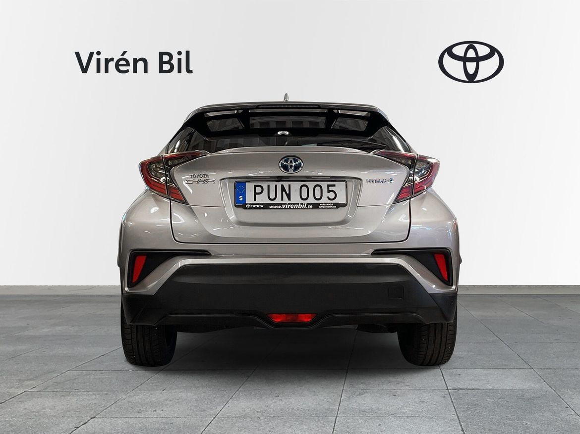 4 / 11