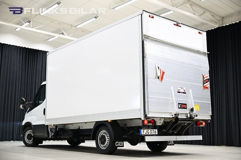 Bild 4 av Iveco Daily 35-160 Chassi Cab 156HK Automat|LED|Volymskåp|Bakgavellyft|Sidodörr|Moms