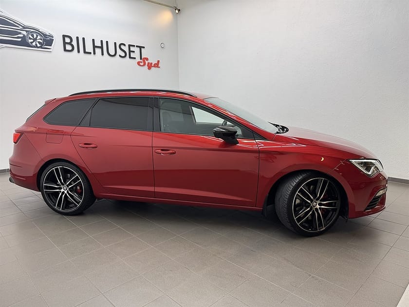 Bild 2 av SEAT León Cupra ST 4Drive 300hk Milltek/Navi/Adaptiv F/Beats/Carplay/Nyser
