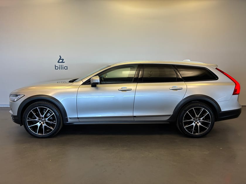 Bild 3 av Volvo V90 Cross Country / Panoramaglastak / Navigation / BLIS / 360 Kamera / Dragkrok / HUD /