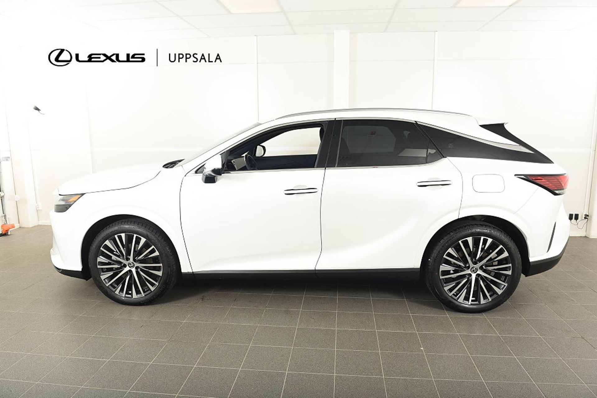 Lexus RX 350h Executive 2025, photo 2/10