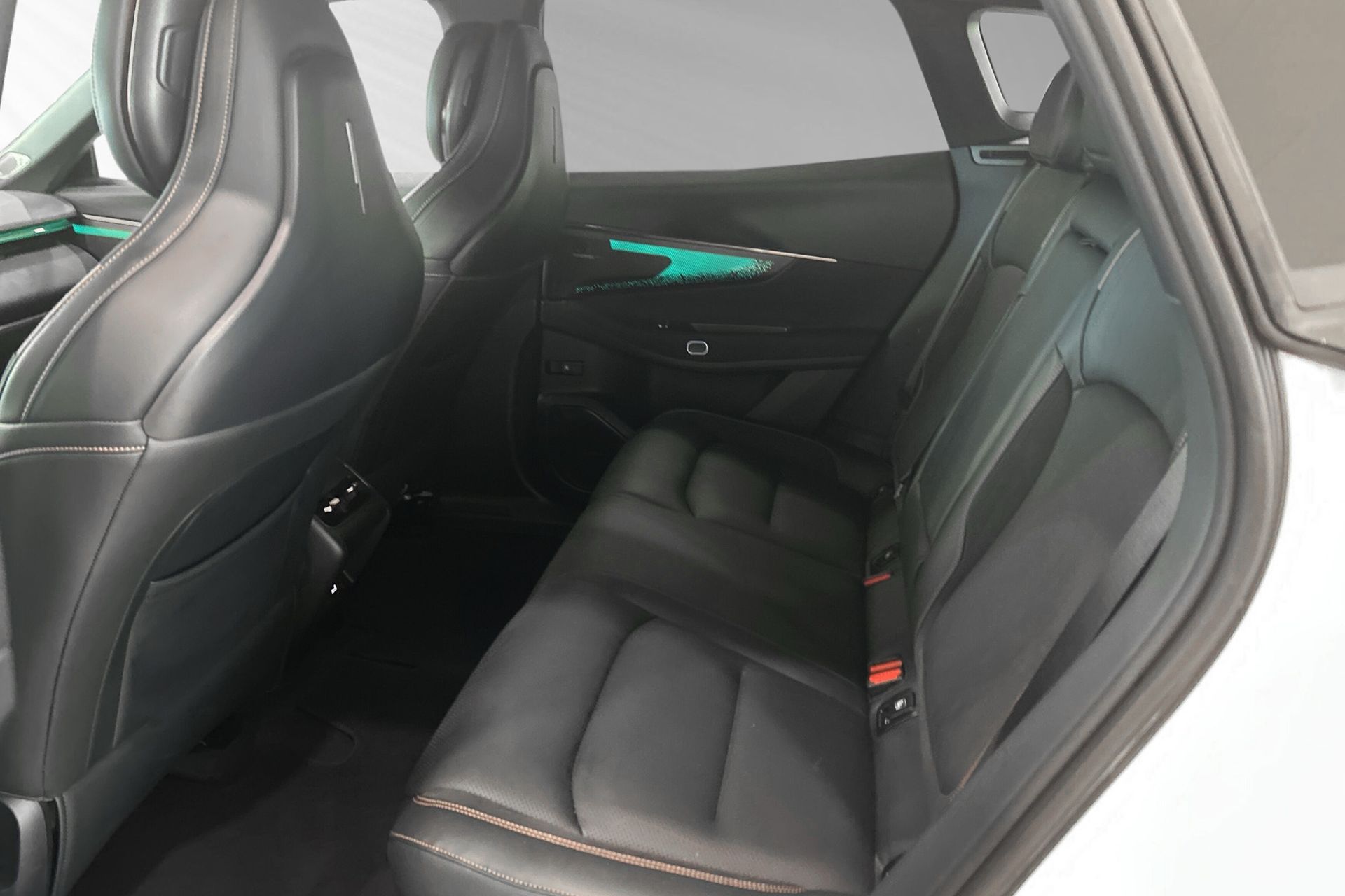 Lynk & Co 08 PHEV 2025, bild 7/10